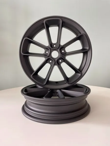 SIP20Pordoi201320Zoll20Felge20fuer20Vespa20GTS_-GTS20Super2012520und2030020-20schwarz-motorrad-wimmer-merkel-bild1-1